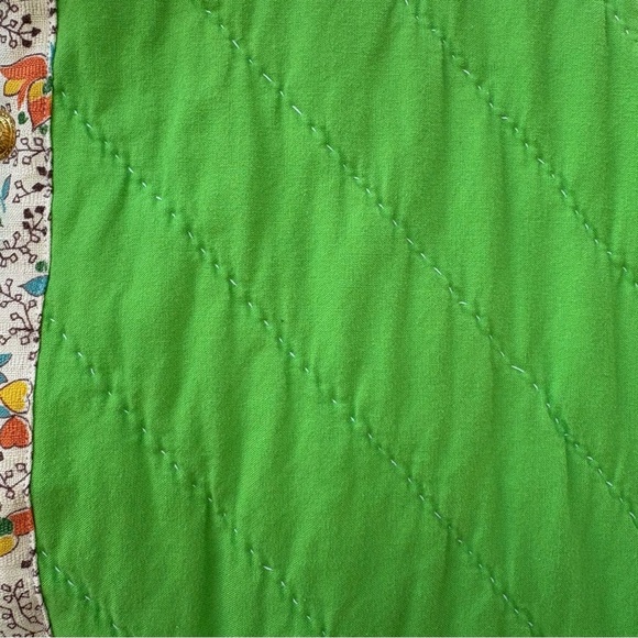 Size medium/large custom repurposed quilted jacket. Quilt is vintage. - Picture 2 of 6